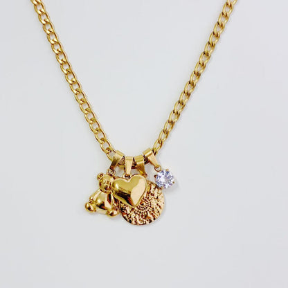 Collana “Charms Luminosi” – Dettagli Romantici e Stile Moderno