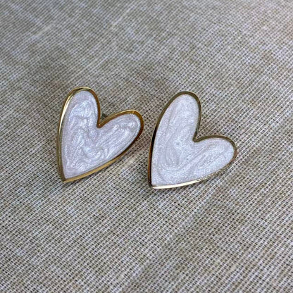 Orecchini “Cuori Irregolari” – Delicatezza con un Tocco Artistico