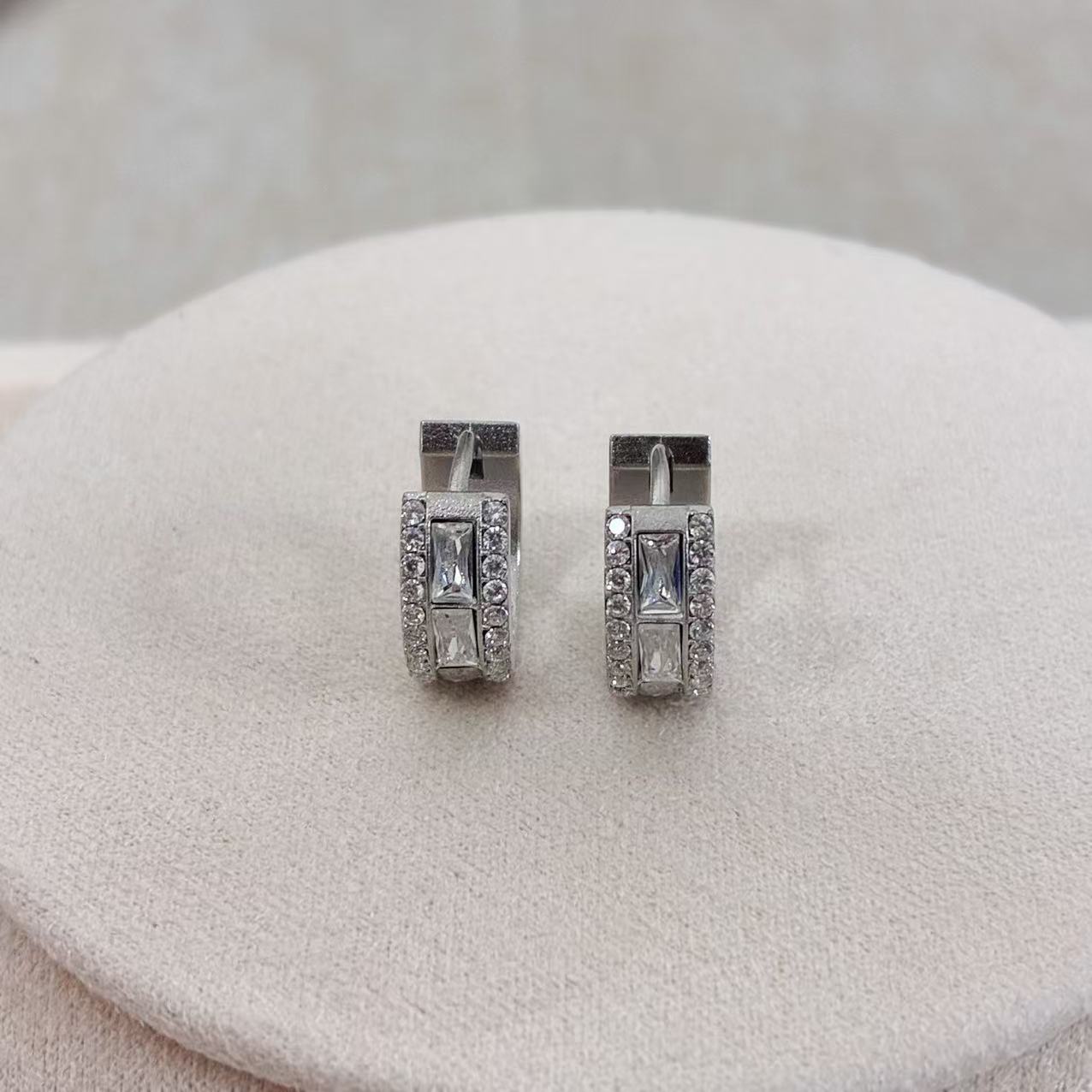 Orecchini a Cerchio con Zirconi