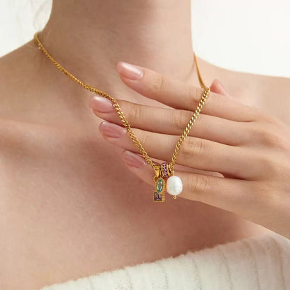 Collana con Ciondoli Multicolor e Perla – Eleganza Delicata e Moderna