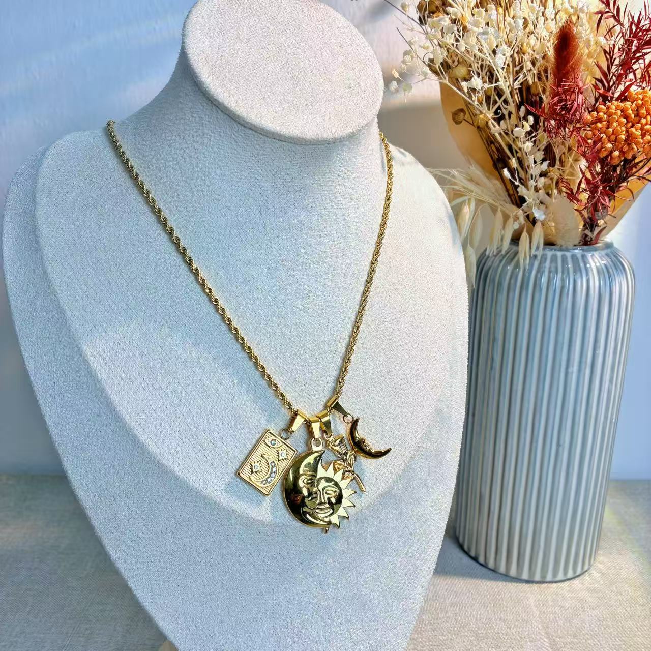 Collana “Sole e Luna” – Simboli di equilibrio