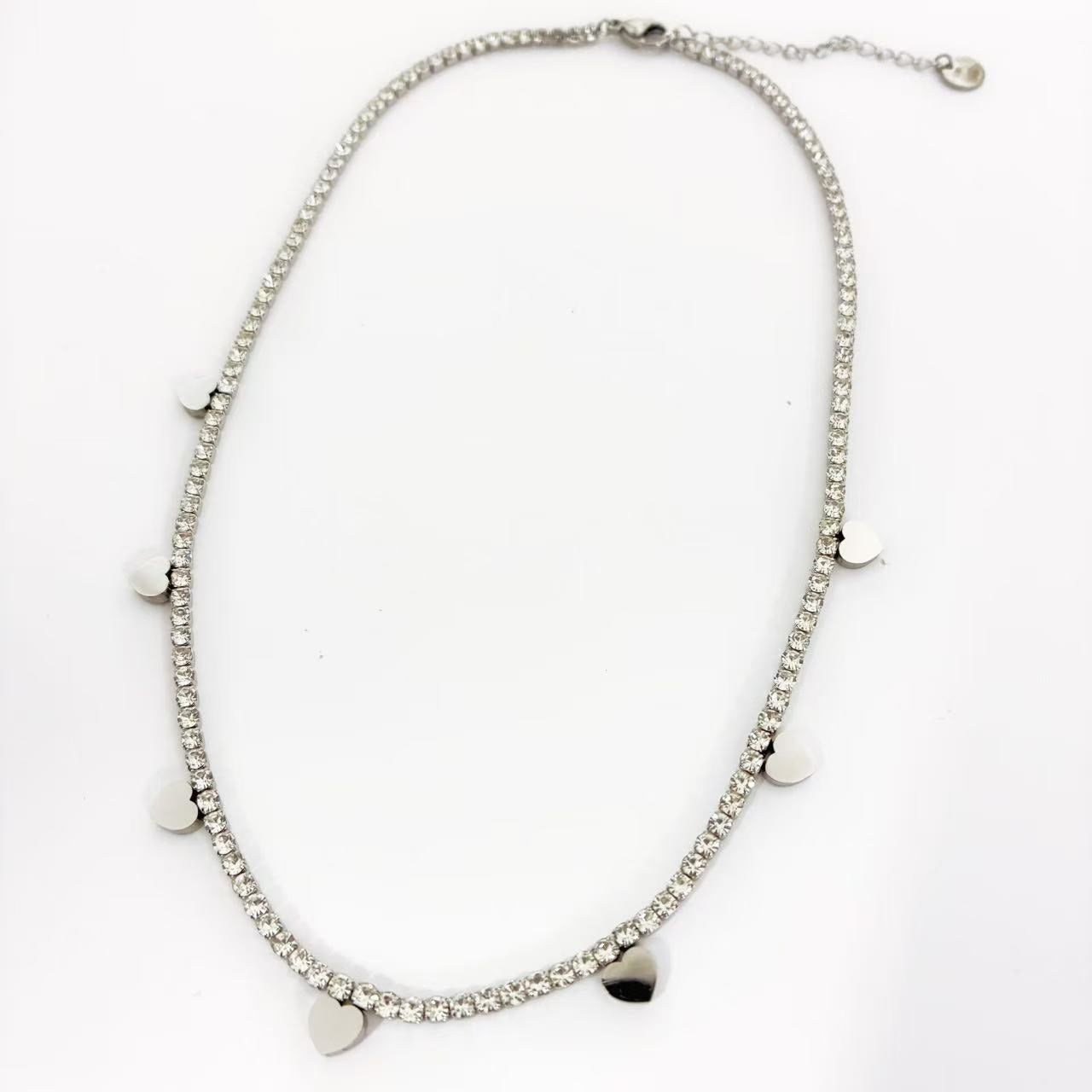 Collana Tennis con Ciondoli Cuore – Eleganza Romantica in Stile Minimal Chic