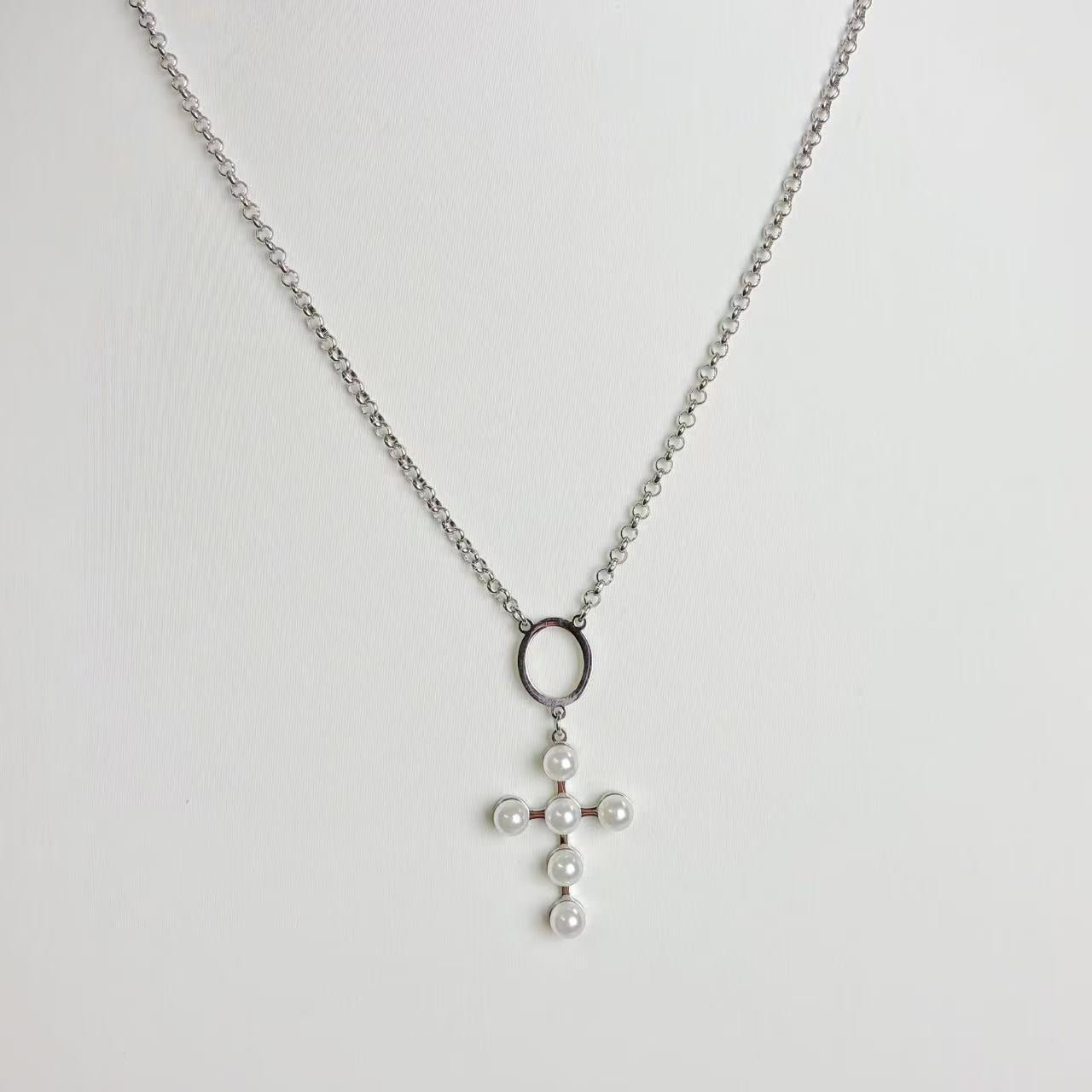 Collana “Croce di Perle” – Eleganza Classica in una Chiave Moderna