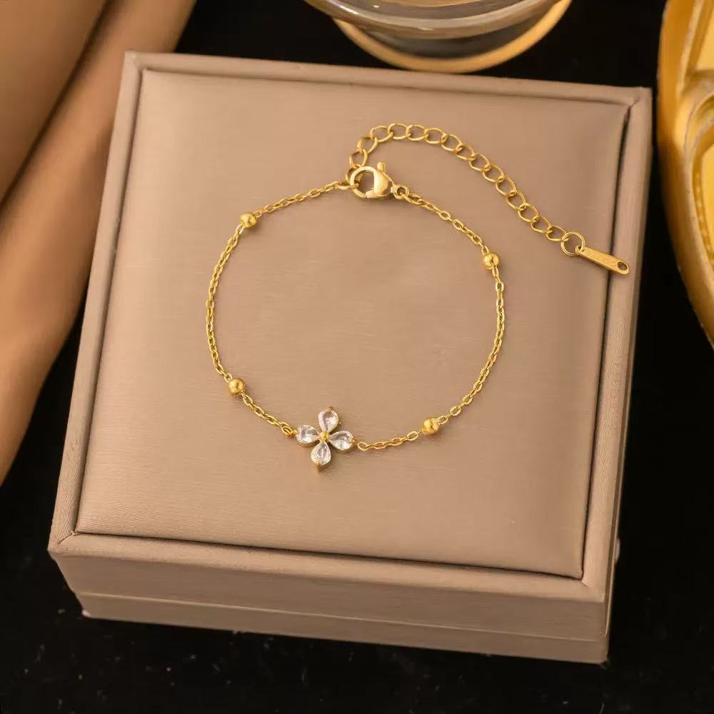 [Offerte] Bracciale "Petali di Fortuna" – Catenina sottile con Quadrifoglio in Cristallo