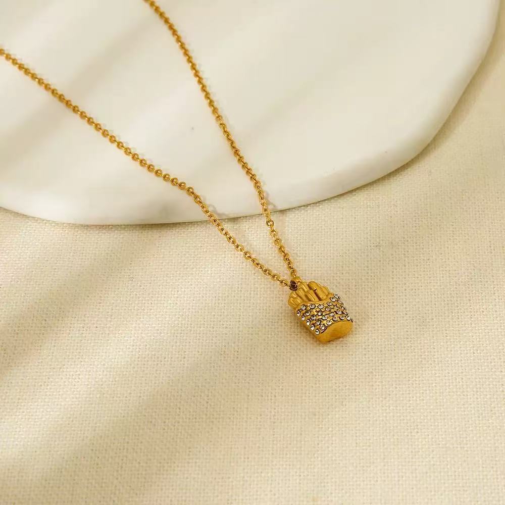 Collana con Ciondolo Patatine — Stile Divertente e Brillantezza Unica