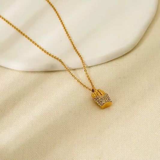 Collana con Ciondolo Patatine — Stile Divertente e Brillantezza Unica