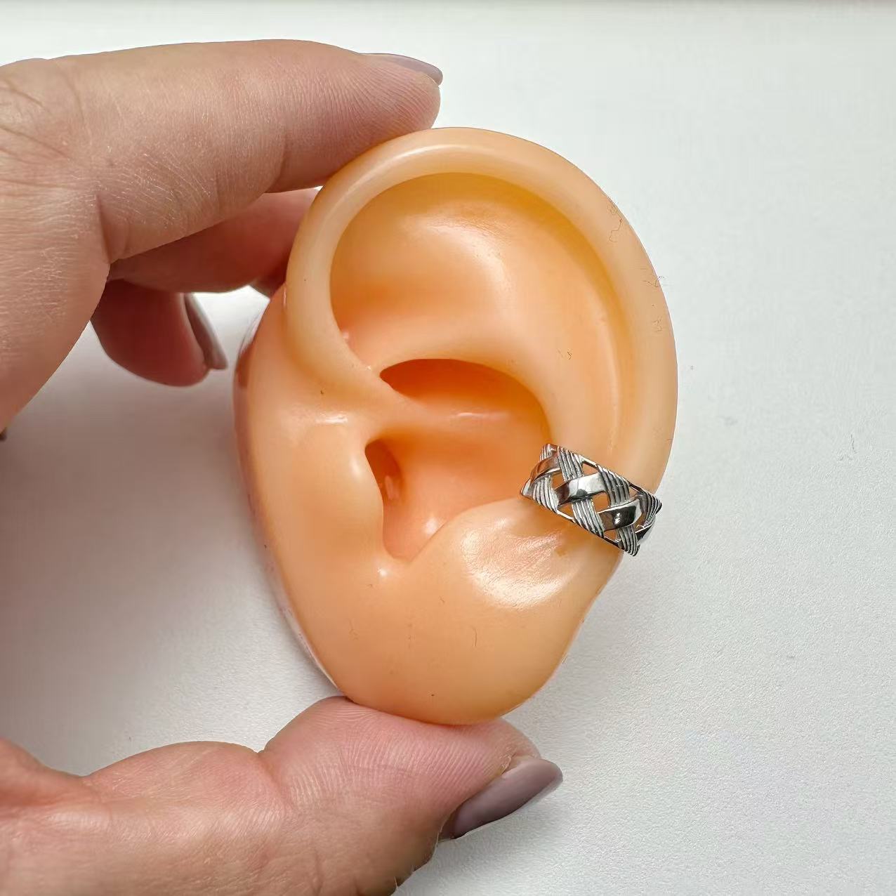 (E050)Ear cuff