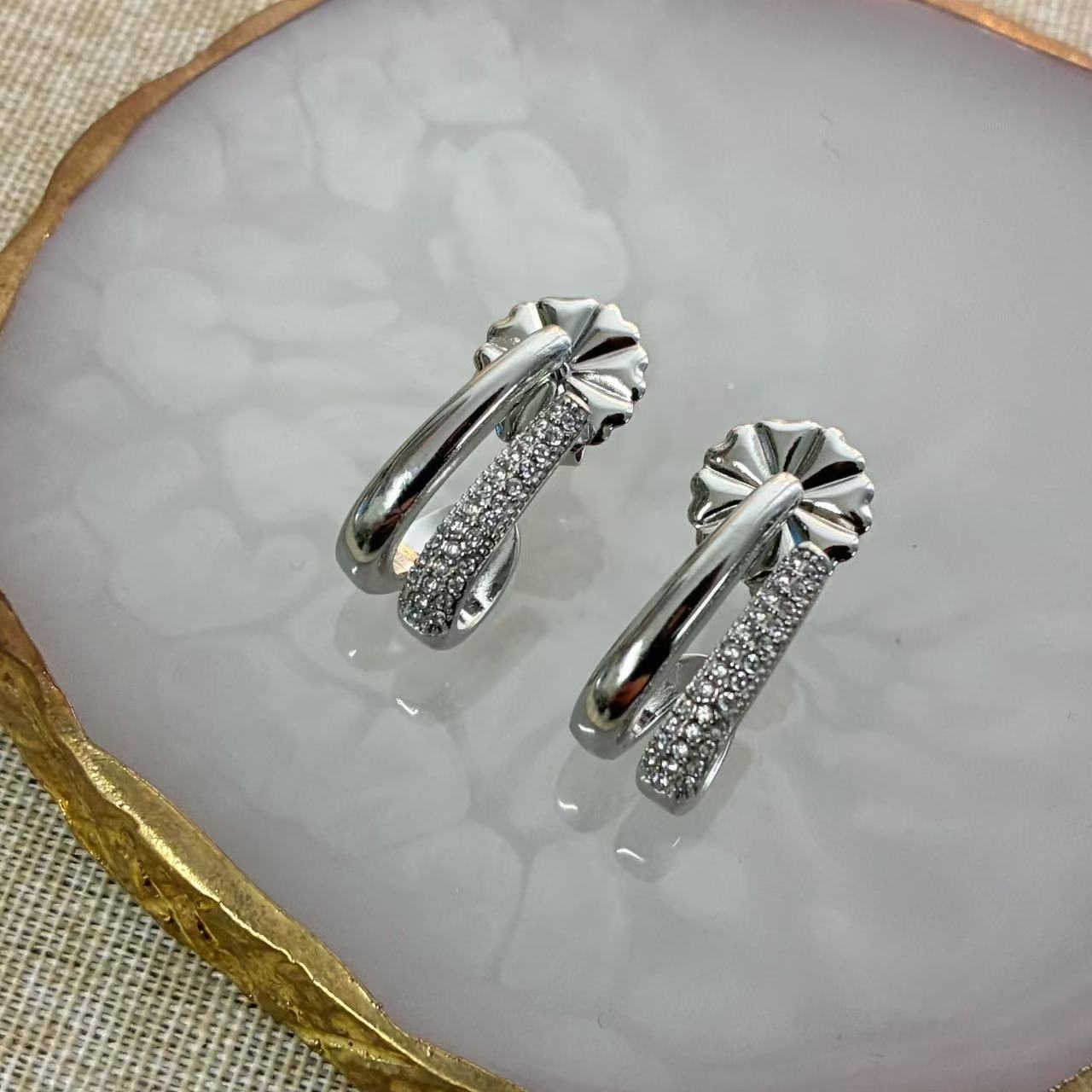 Orecchini “Doppia Luce” – L’incontro delle linee