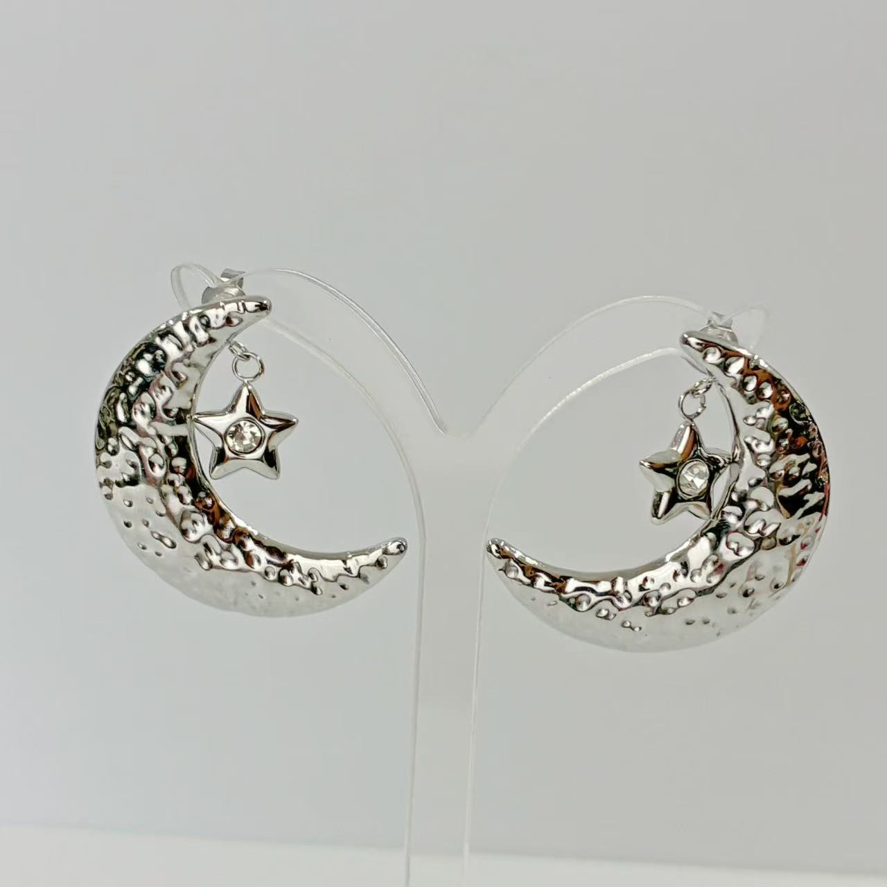 Orecchini “Luna & Stella Dorata” – Eleganza Celestiale e Charme Brillante