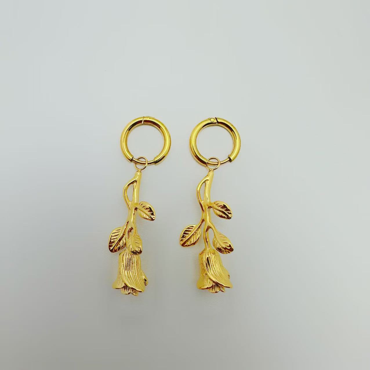 (O153)Orecchini hoop con rose