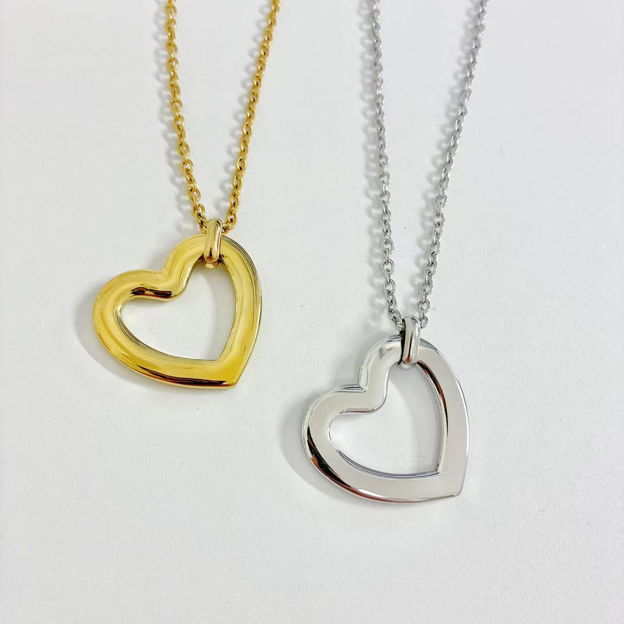 (C256)Collana cuore grande in acciaio inox