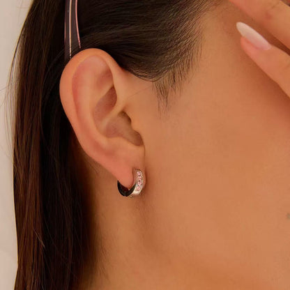 Orecchini Minimal con Dettagli Rosa — Delicatezza Moderna e Charme Romantico