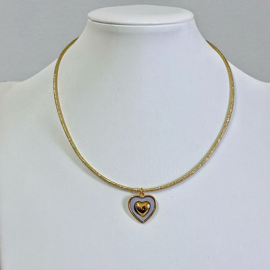 Collana Magnetica con Cuore Bicolore – Connessione, Stile e Armonia
