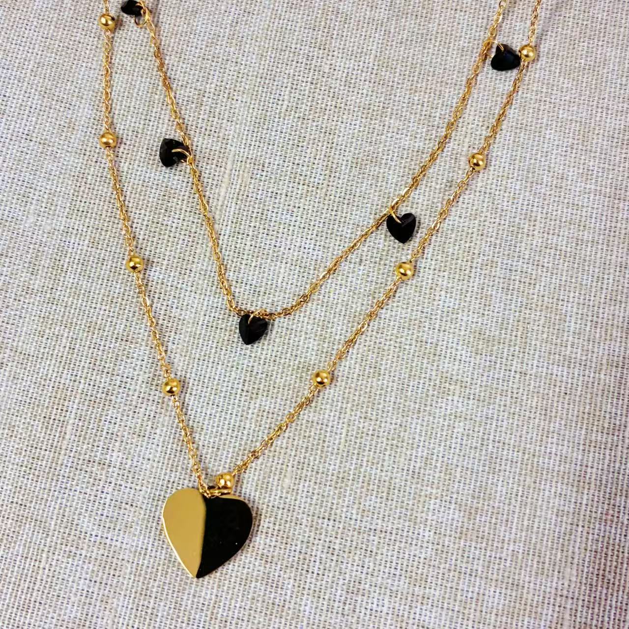 Collana “Amore Dorato” – Acciaio Inossidabile & Cristalli Rossi a Cuore