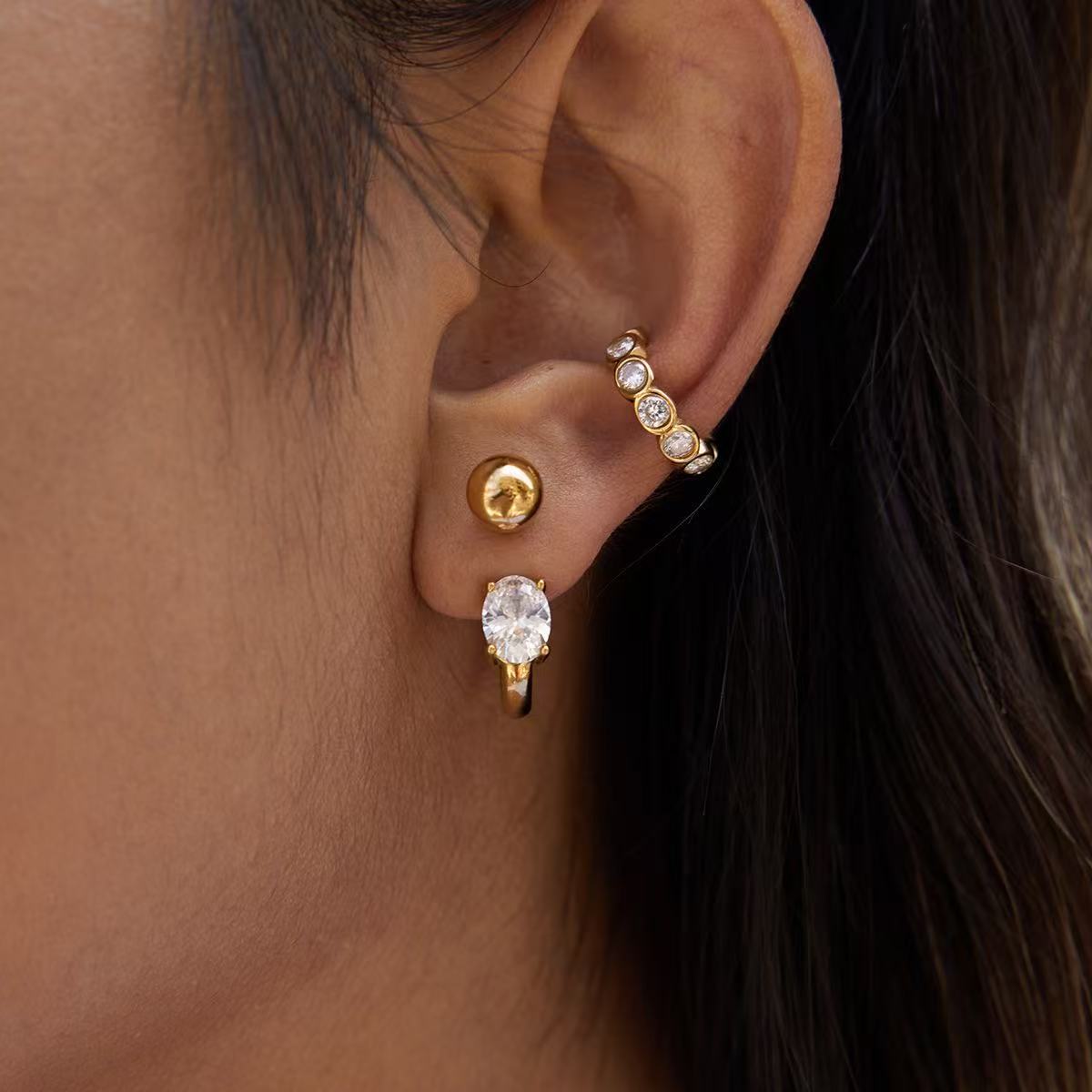 Ear cuff singolo — Luminosità Continua e Stile Raffinato