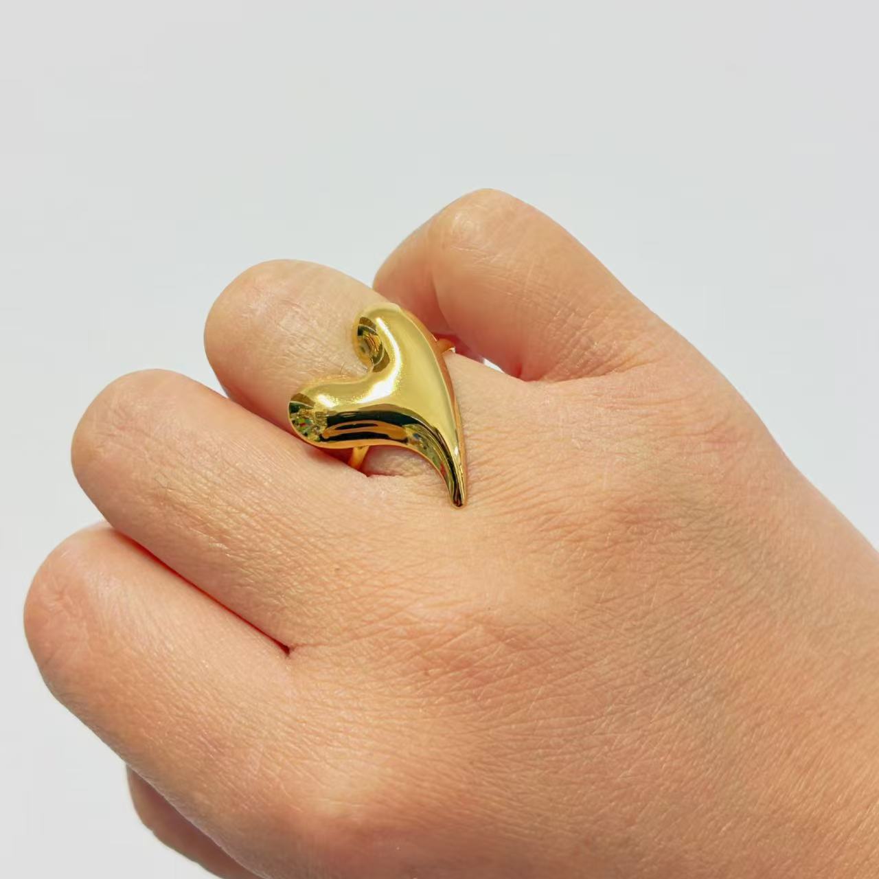 Anello Cuore Asimmetrica – Design Aperto