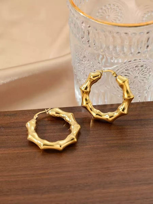 Orecchini Cerchio Bamboo — Linee Naturali e Fascino Contemporaneo