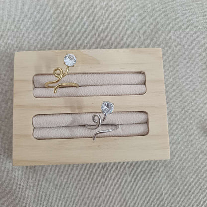 Anello elegante con cristallo brillante