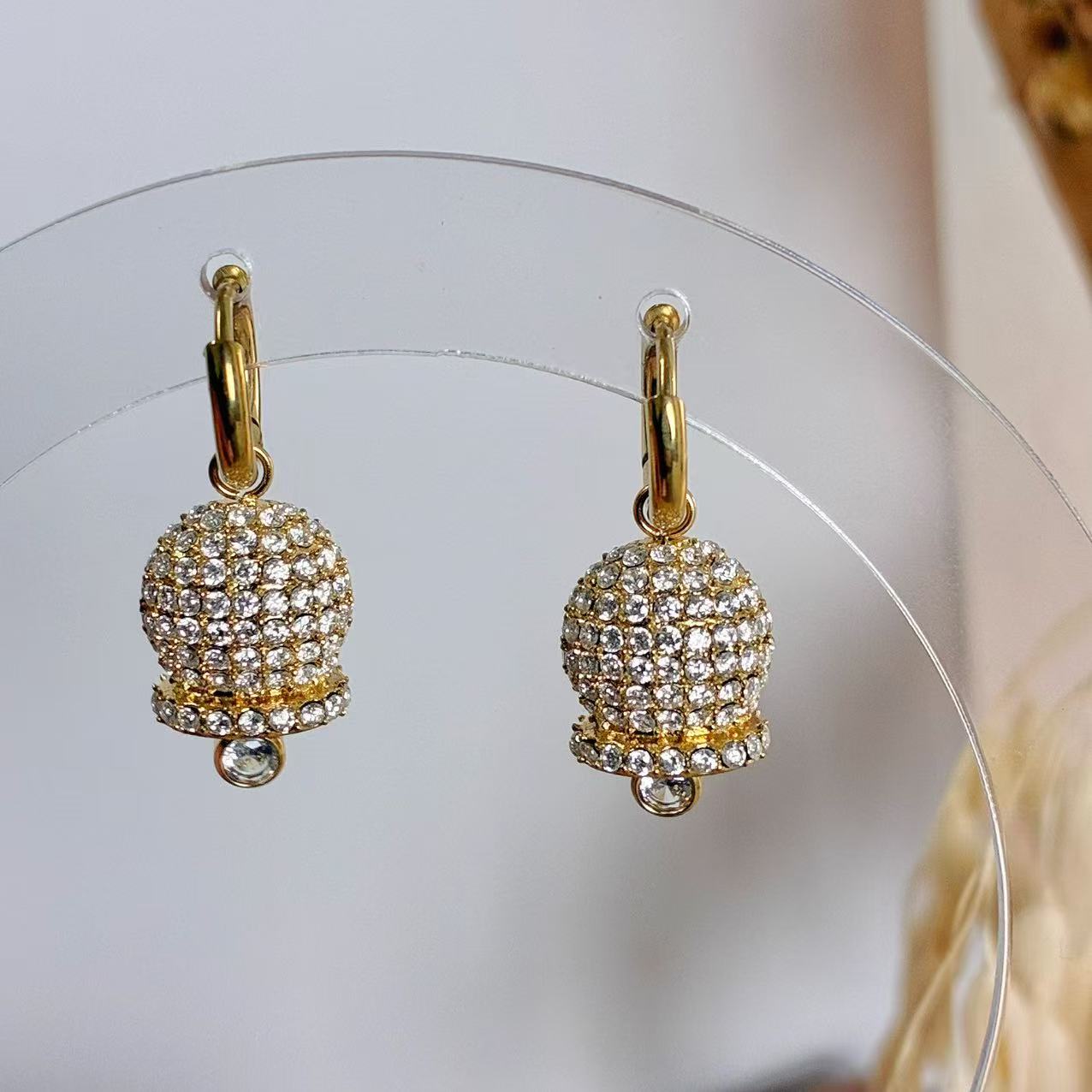 Orecchini “Sfera di Brillio” – Raffinatezza in Movimento