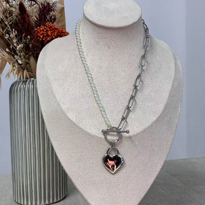 Collana “Lock My Heart” – Acciaio Inossidabile, Perle & Pendente Cuore con Serratura