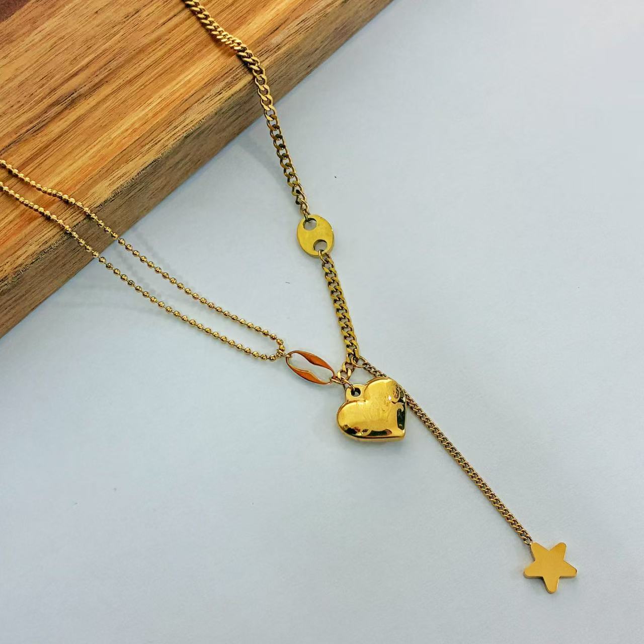 Collana “Cuore e Stella” – Equilibrio tra Dolcezza e Stile