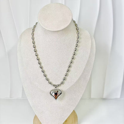 (C254)Collana con cuore bombato in acciaio inox