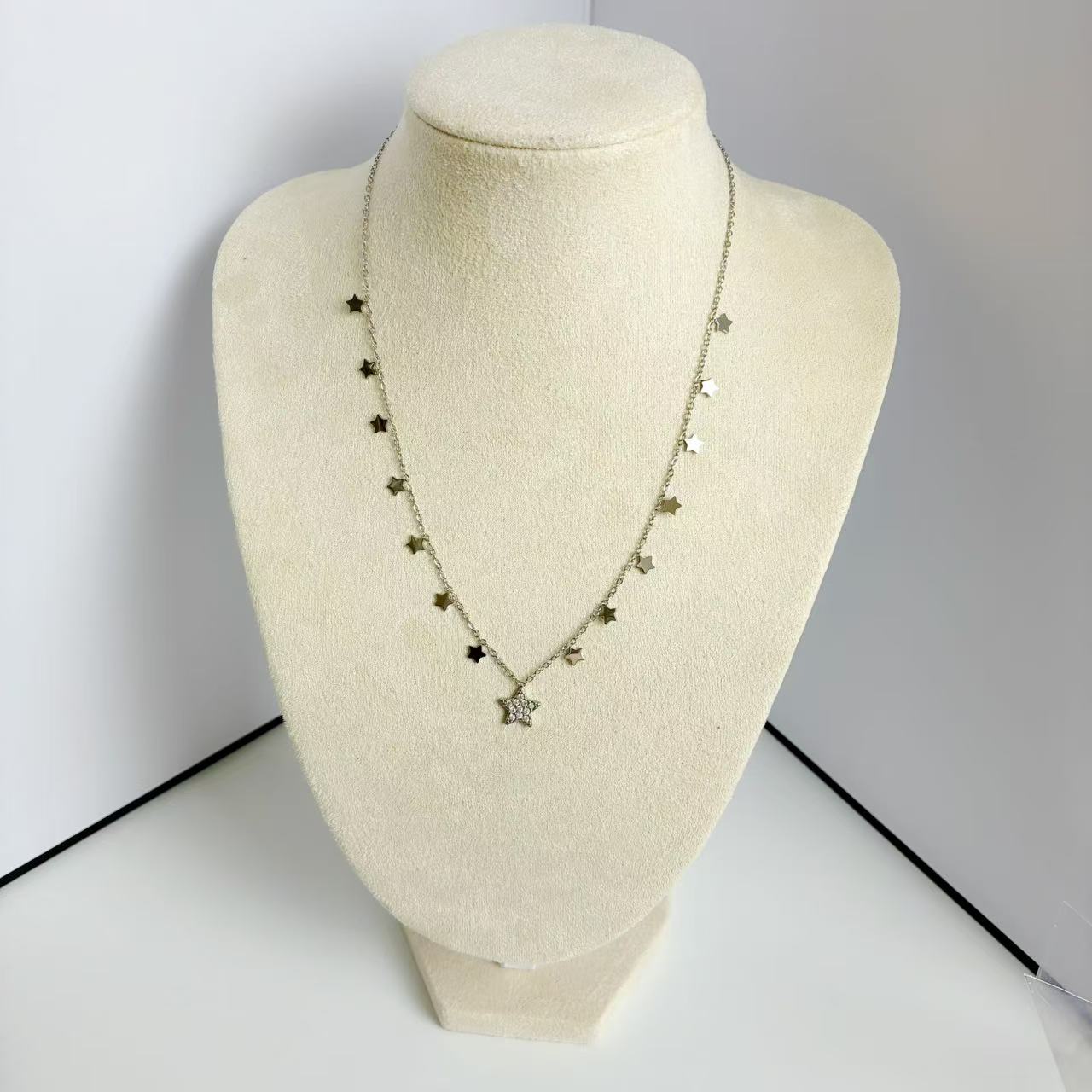 (C377)Collana con Stelle Pendenti