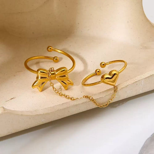 Anelli Doppi con Fiocco e Cuore — Romanticismo Moderno e Dettagli Delicati