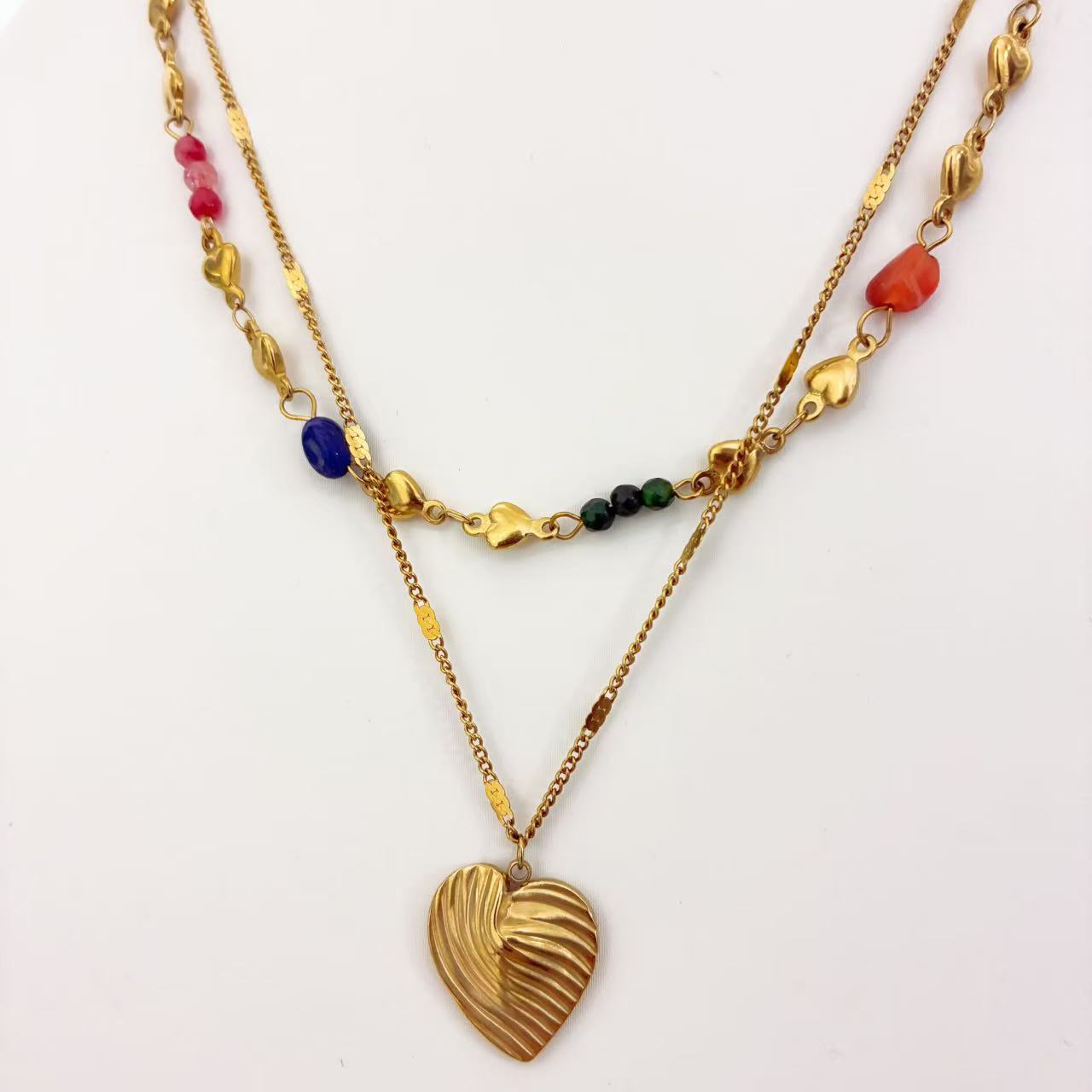 Collana Doppiostrato con Cuori & Dettagli Neri – Eleganza Dorata Moderna