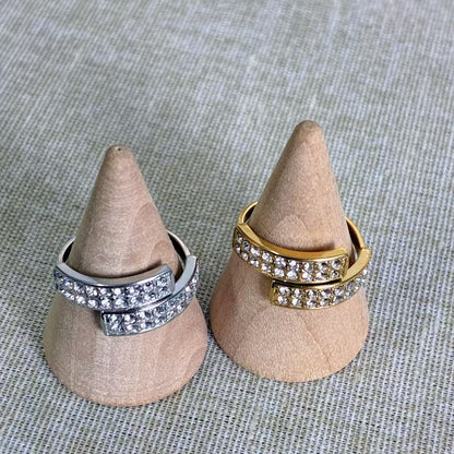 Anello “Linea” – Eleganza che si intreccia