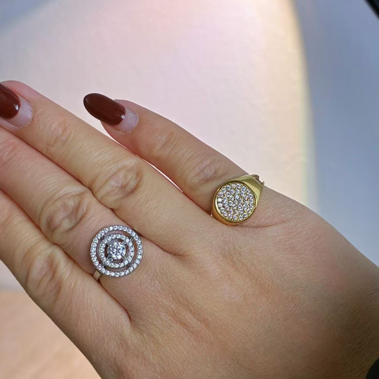 Anello mignolo “Sfera di Brillanti” – L’essenza del lusso moderno