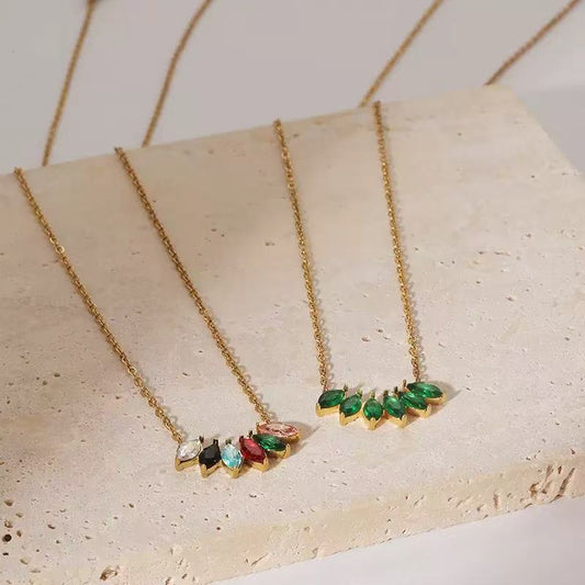 Collana con Gemme Multicolori – Eleganza Brillante e Moderna