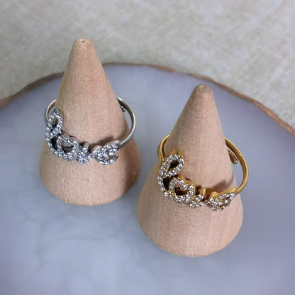 Anello “Love” – Il gesto più semplice, il messaggio più grande