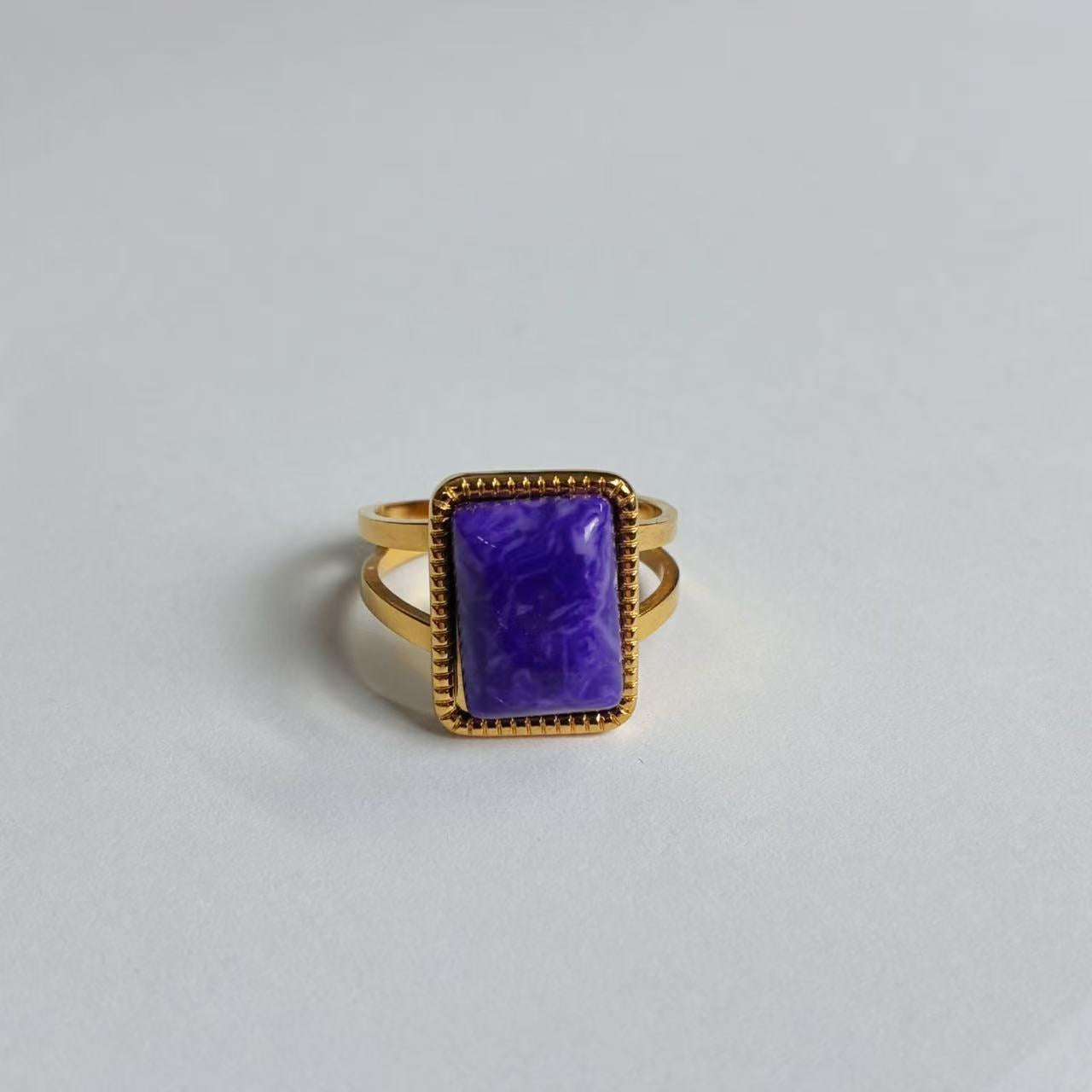 Anello con Pietra Rettangolare Viola – Acciaio Inossidabile Oro