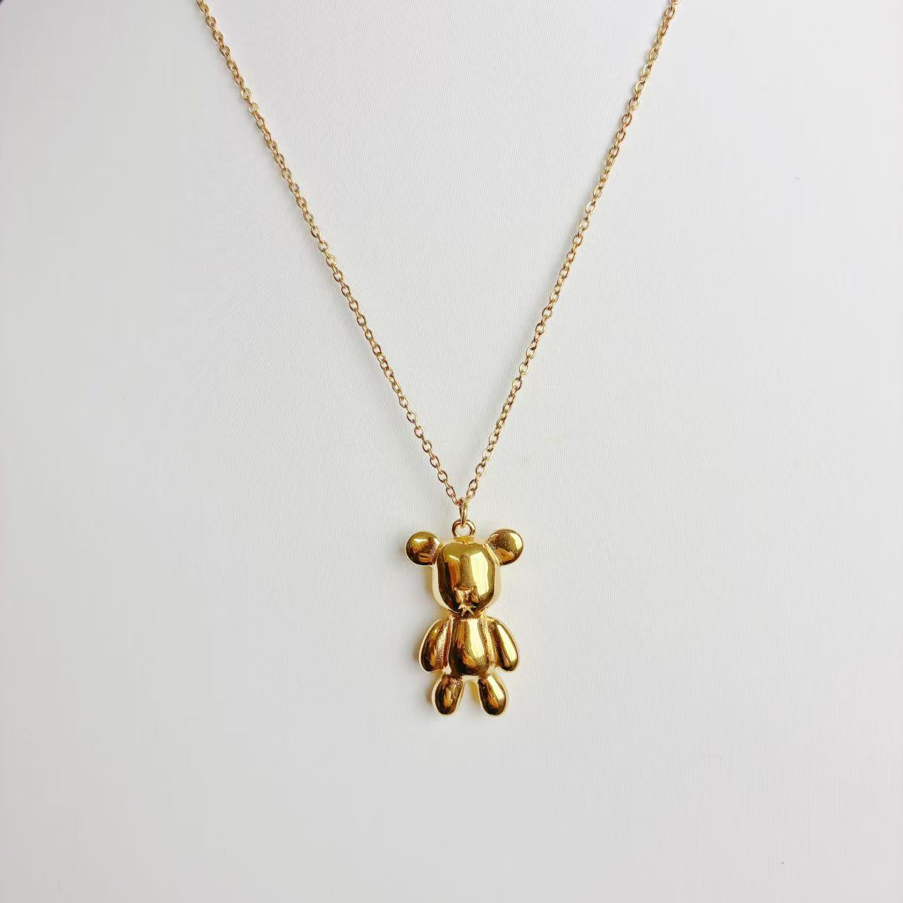 Collana “Orsetto Lucente” – Un Tocco Dolce dal Design Scultoreo