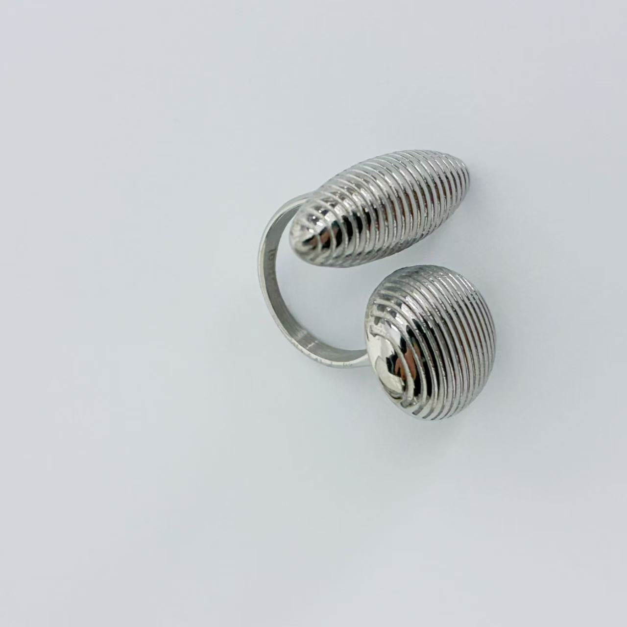 Anello Doppia Scultura – Design Architettonico