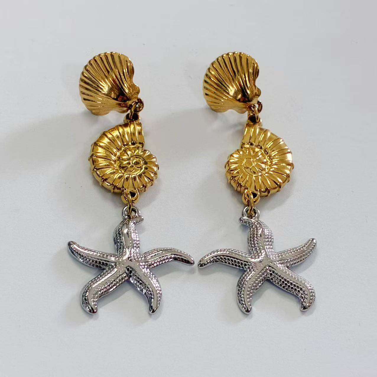 Orecchini Stella Marina & Conchiglia – Bicolore