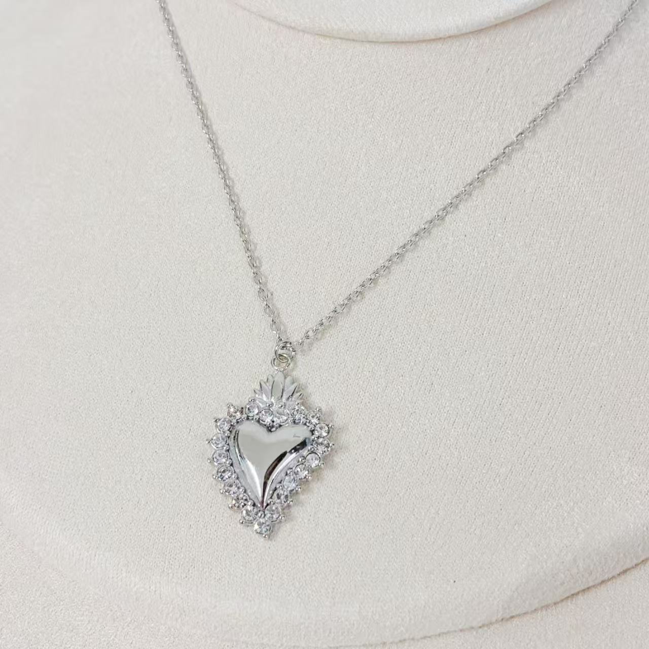 Collana “Cuore Divino”