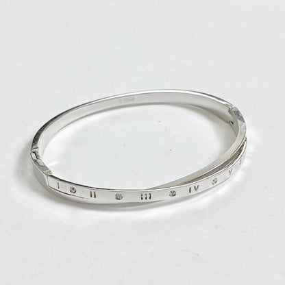 Bracciale con Incisioni Romane – Eleganza Quotidiana in Acciaio Inossidabile