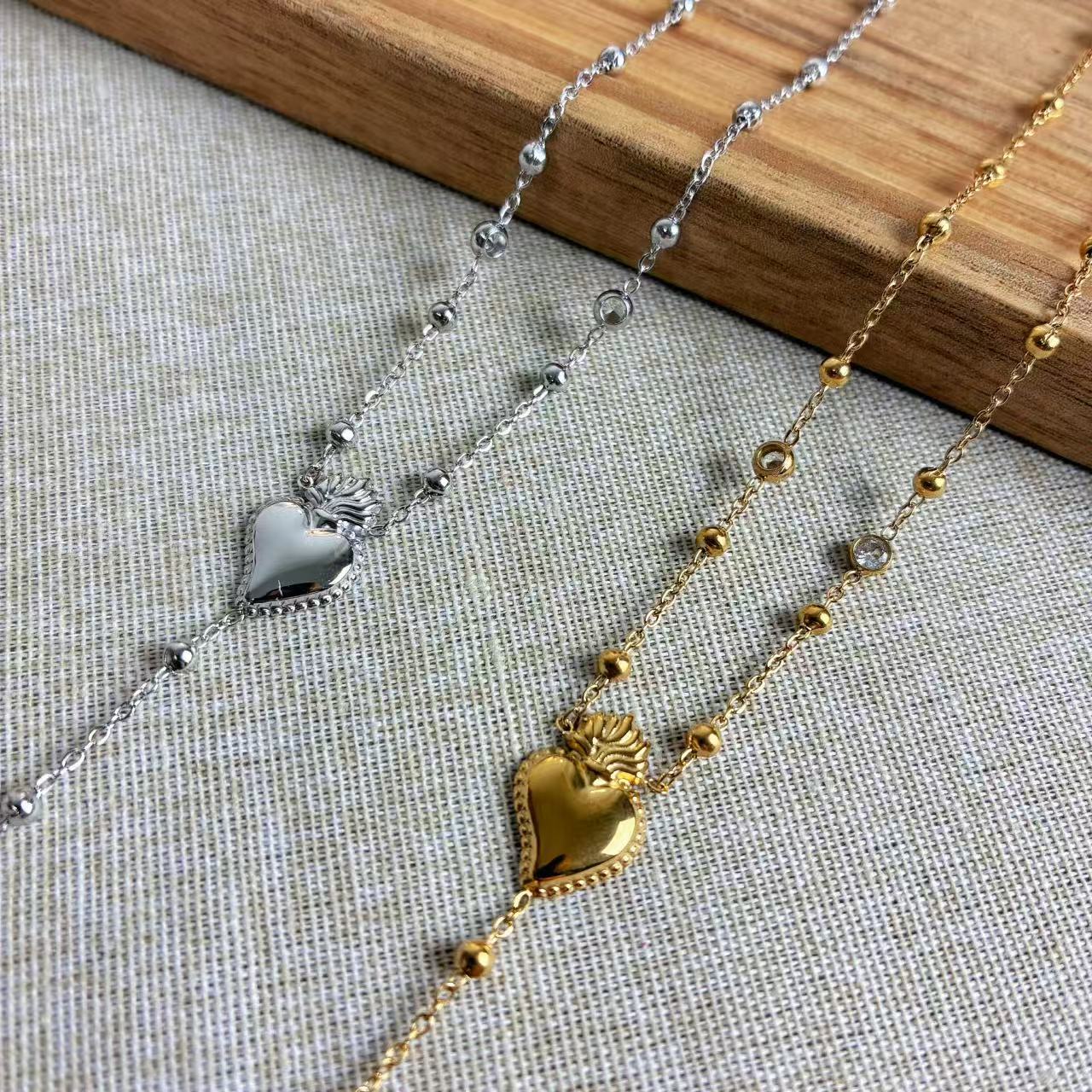 Collana “Cuore Sacro” – Simbolo di devozione e luce interiore
