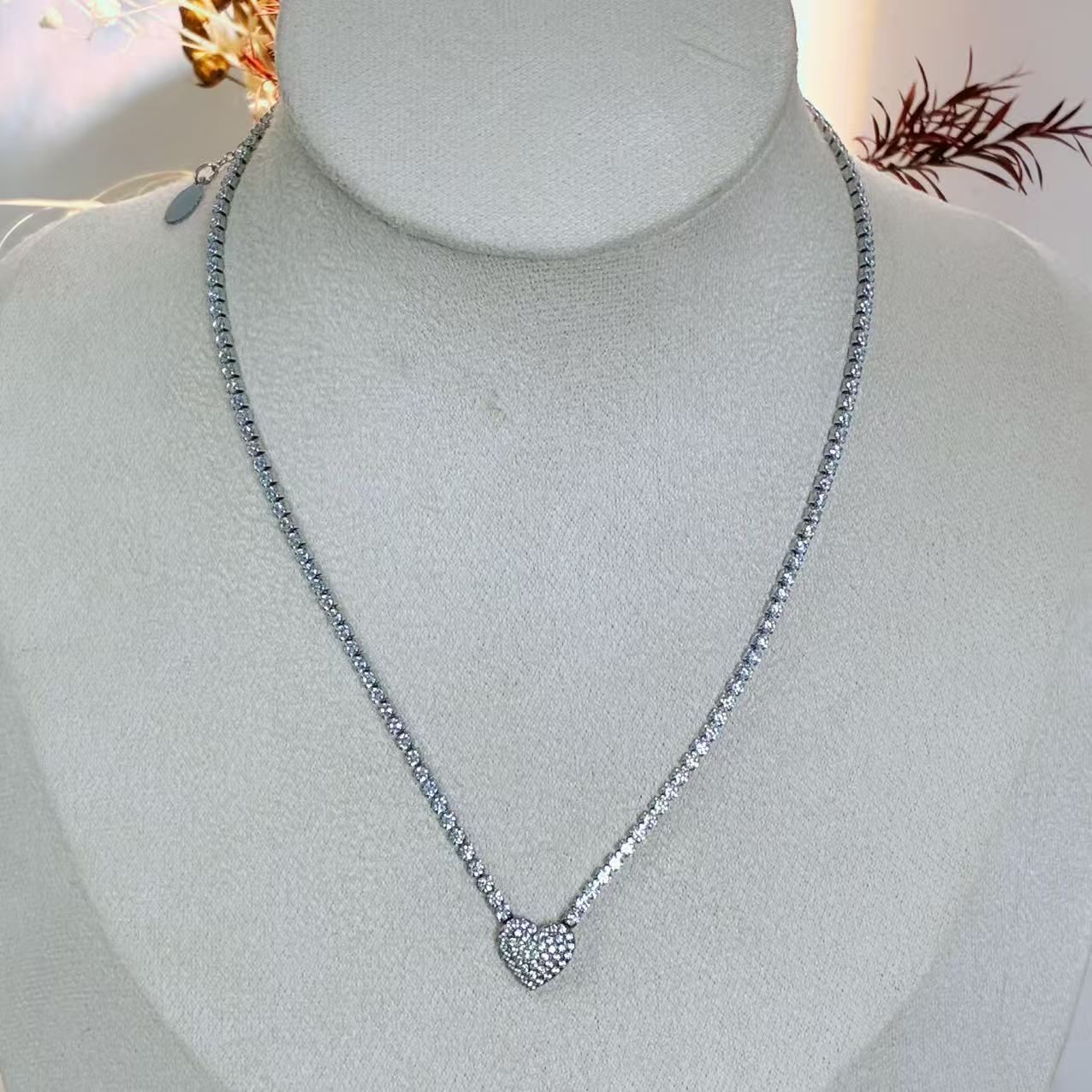 Collana “Cuore di Luce” – Eleganza senza tempo