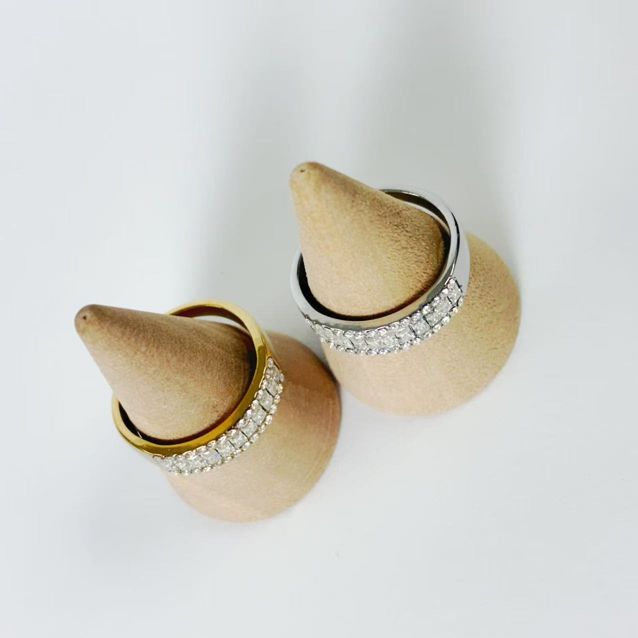 Anello “Linea di Brillanti” – Eleganza Moderna e Luminosità Raffinata