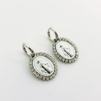 Orecchini Medaglia Ovale – Cornice di Cristalli