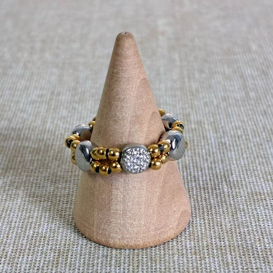 Anello elastico “Doppio Gioiello” – Contrasto perfetto, armonia moderna
