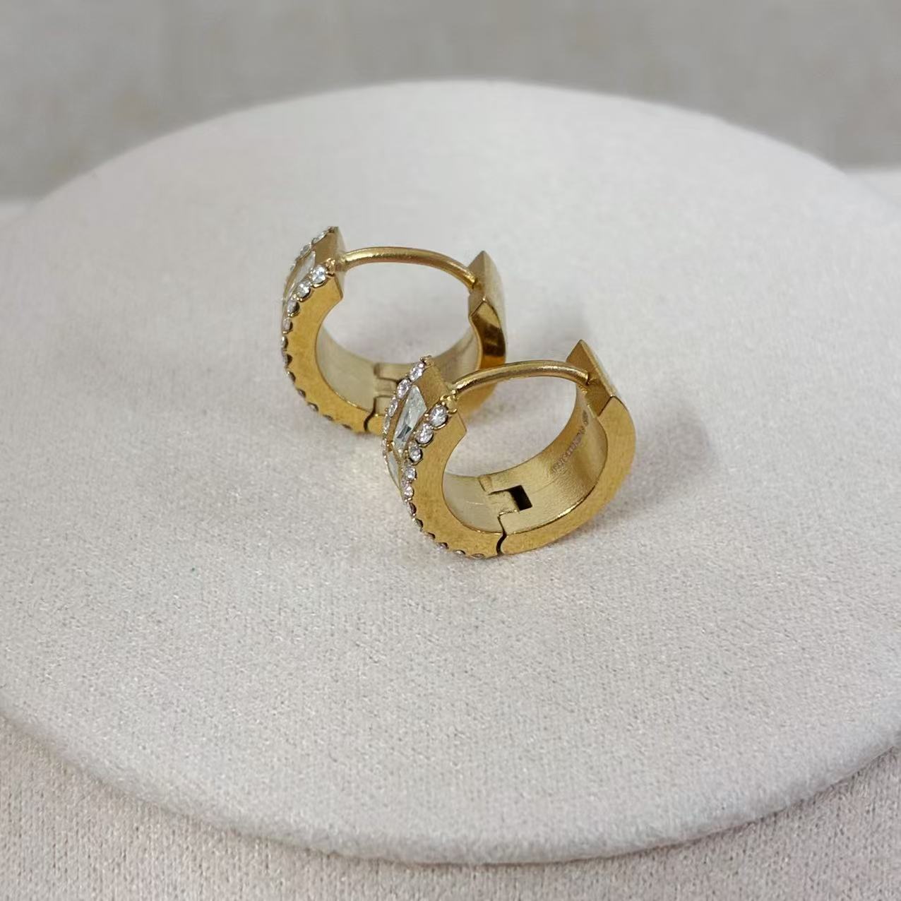 Orecchini a Cerchio con Zirconi