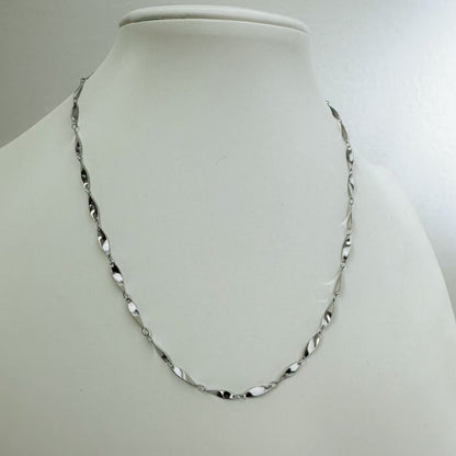 Collana a Maglie Ondulate Dorate — Eleganza Minimal & Movimento Fluido