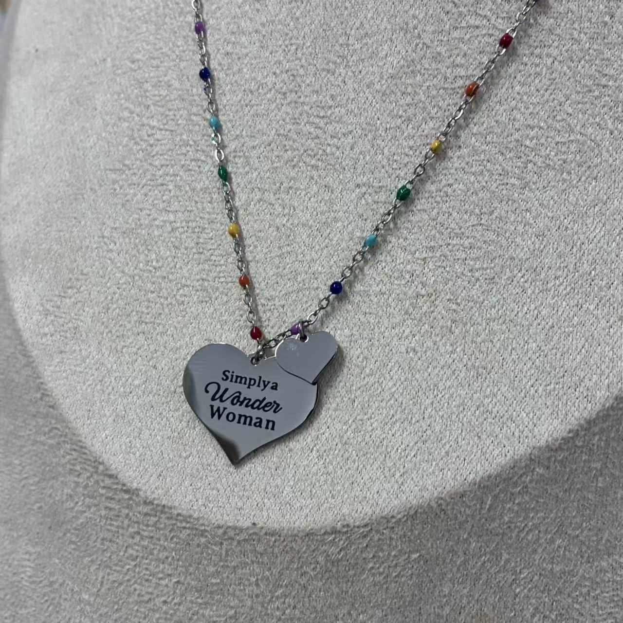 Collana “Wonder Woman” – Acciaio Inossidabile & Catena Multicolor