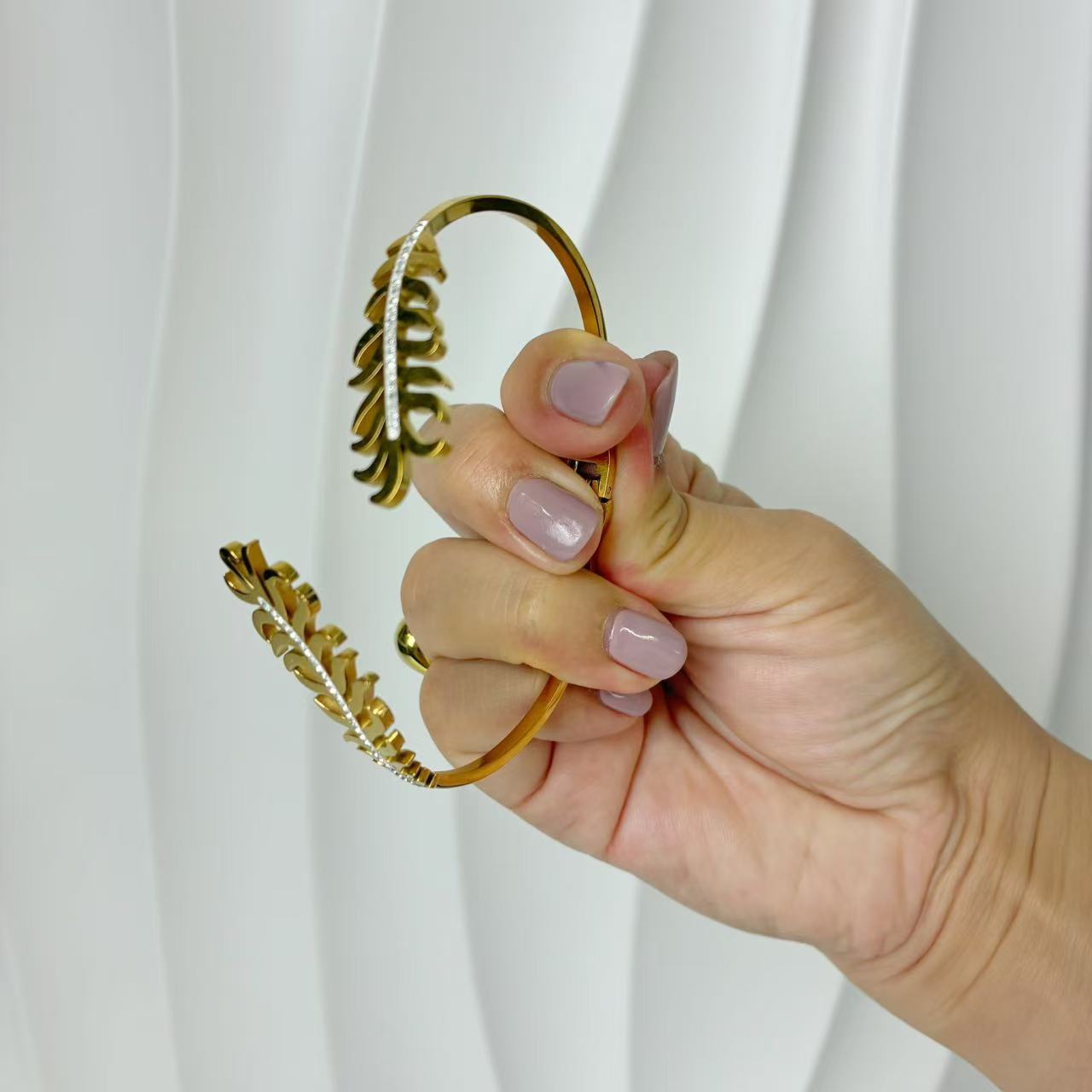 (B146)Bracciale rigido donna con molla foglie in acciaio inox