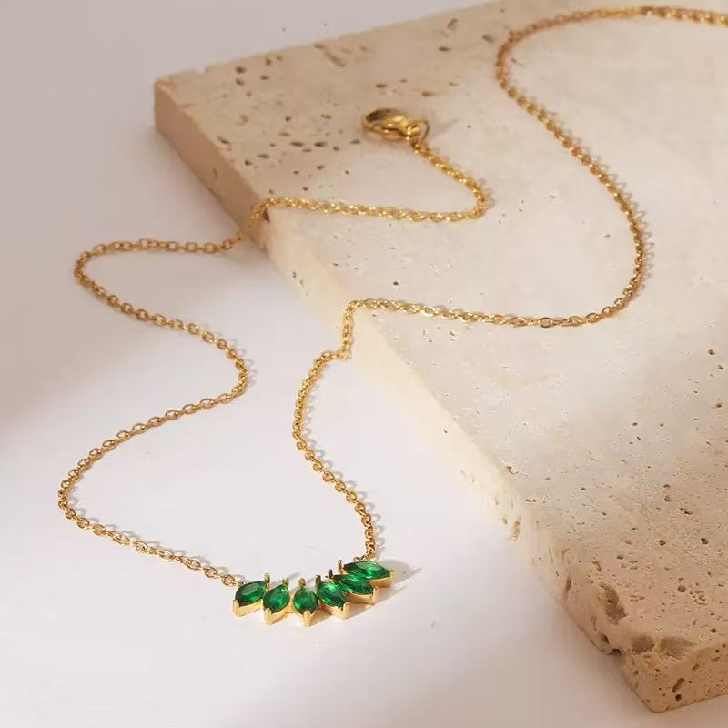 Collana con Gemme Multicolori – Eleganza Brillante e Moderna