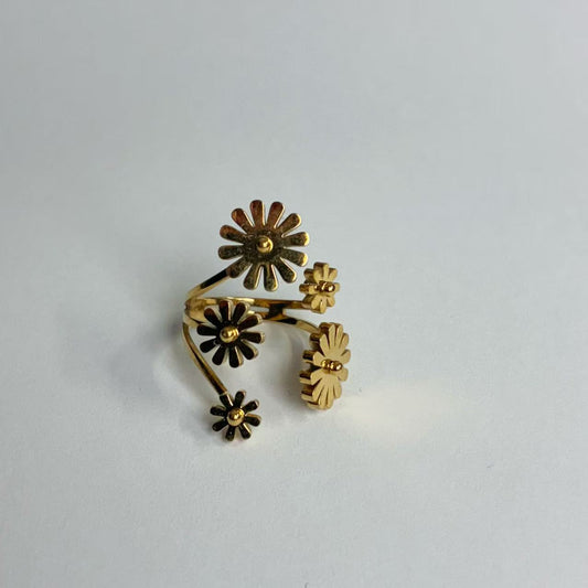Anello Aperto con Margherite – Dorato, Romantico e Regolabile